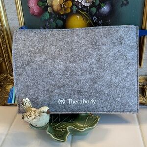 United Airlines Therabody Business Class amenities Light Gray Toiletry Bag
